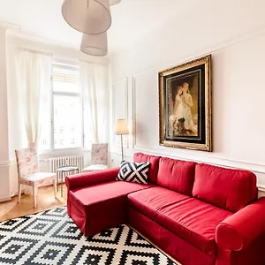 Golden Esthetic With Red Sofa Appartamento